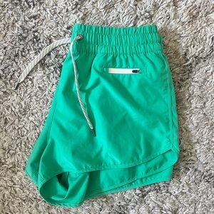 Vuori Women’s Clementine 2.0 shorts - Green - 2.5in